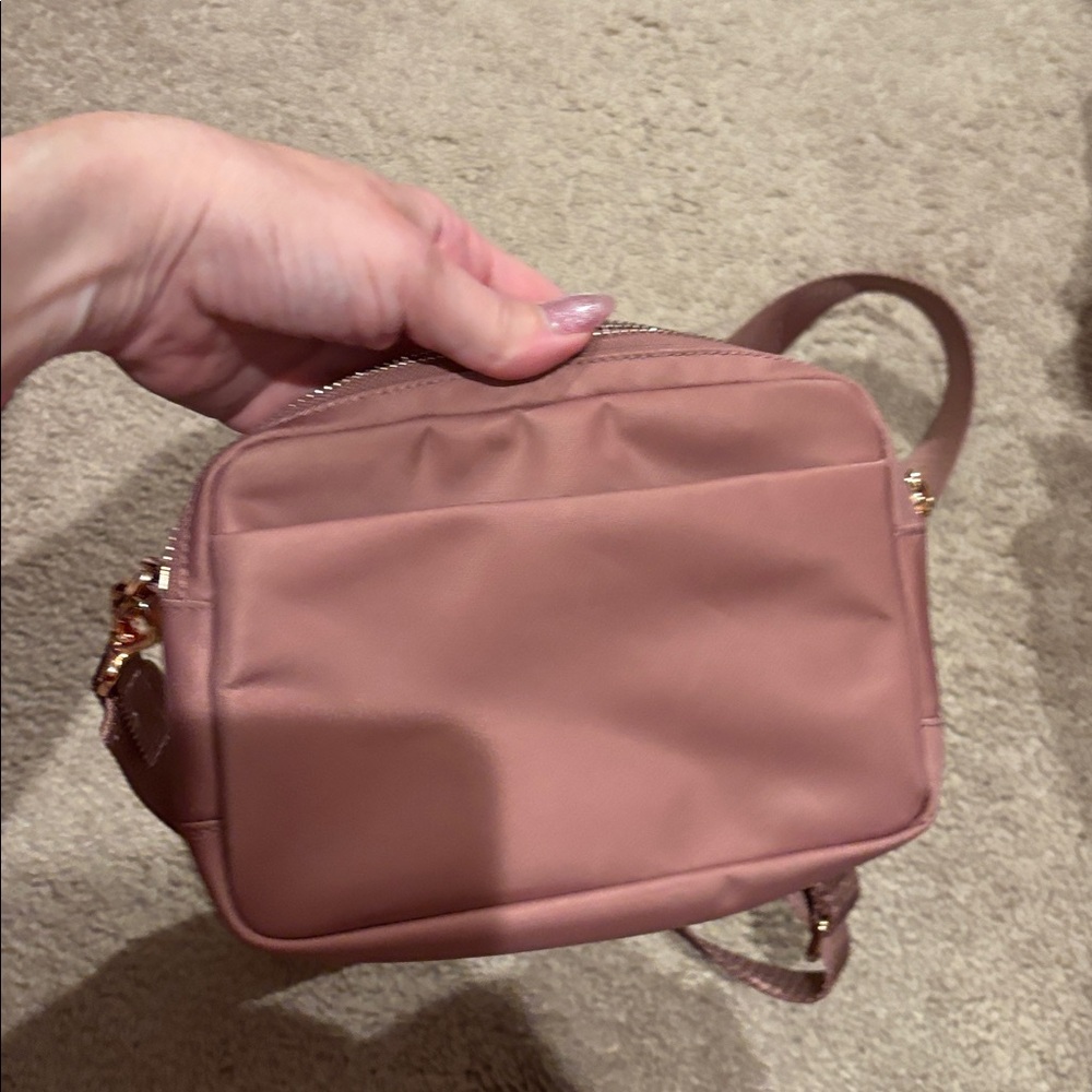 Lululemon everywhere crossbody bag- rose color/rose gold hardware - Picture 3 of 7